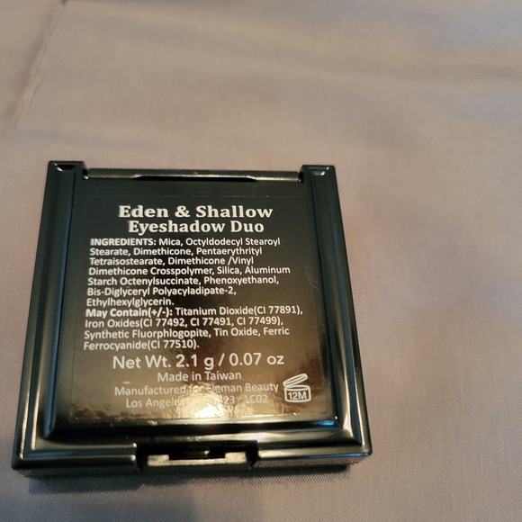 Eleman Beauty Eyeshadow Pallet - Picture 3 of 3